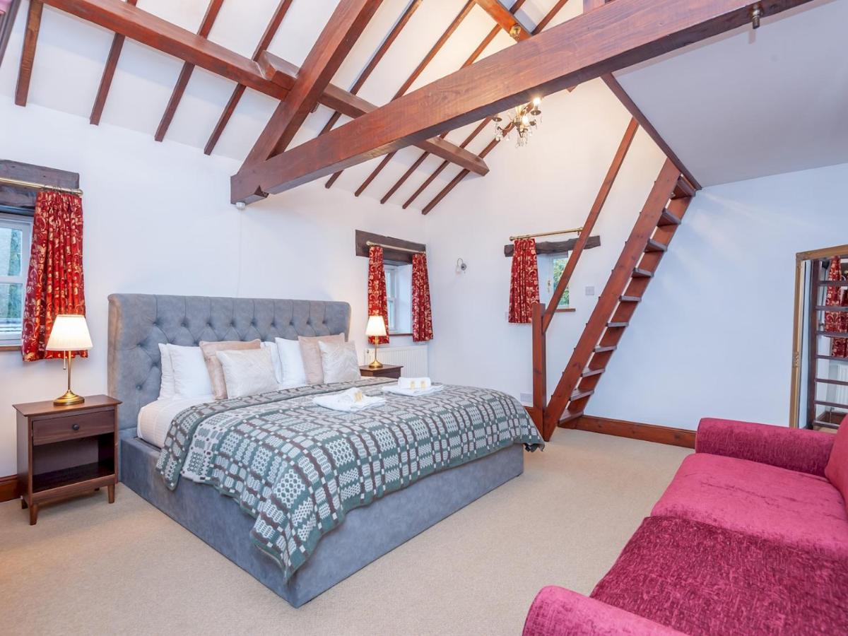 Farmhouse Barn - Rustic Luxury For Families -Leeds Pass The Keys Villa Pudsey Eksteriør bilde