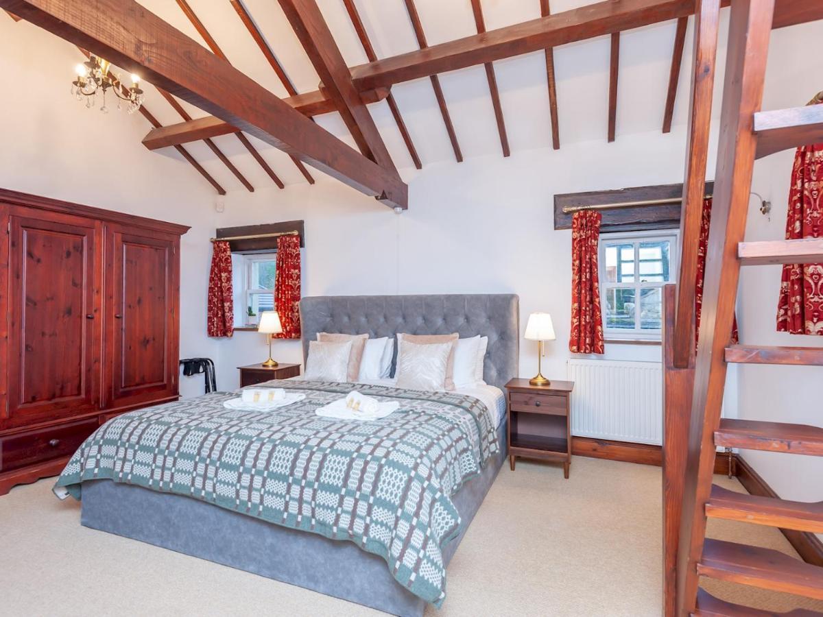 Farmhouse Barn - Rustic Luxury For Families -Leeds Pass The Keys Villa Pudsey Eksteriør bilde